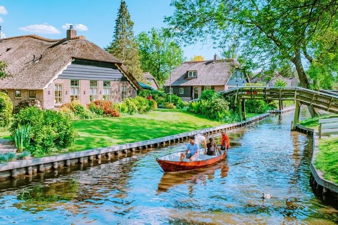 Zaanse Schans Giethoorn Private Tour from Amsterdam Canal Cruise - Giethoorn: canals, bridges, and thatched farmhouses